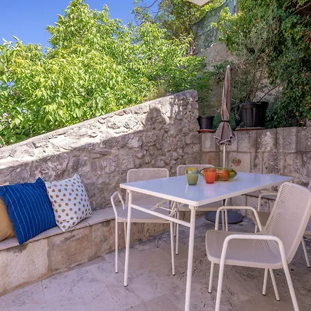 Stonehouse 22 - Zf Hvar Daire