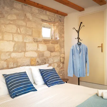 Stonehouse 22 - Zf Hvar Daire