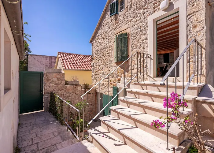 Stonehouse 22 - Zf Hvar *