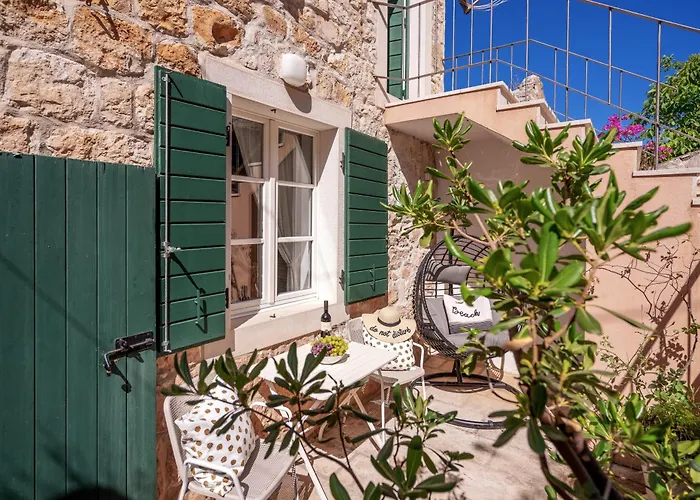 Stonehouse 22 - Zf Hvar *