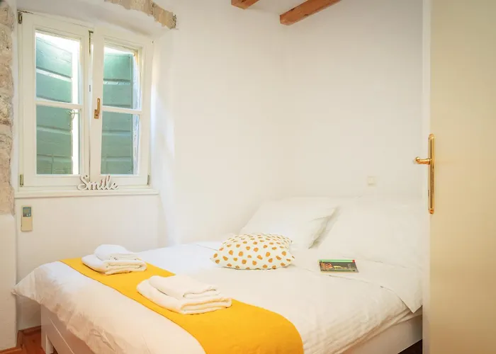 Stonehouse 22 - Zf Hvar *