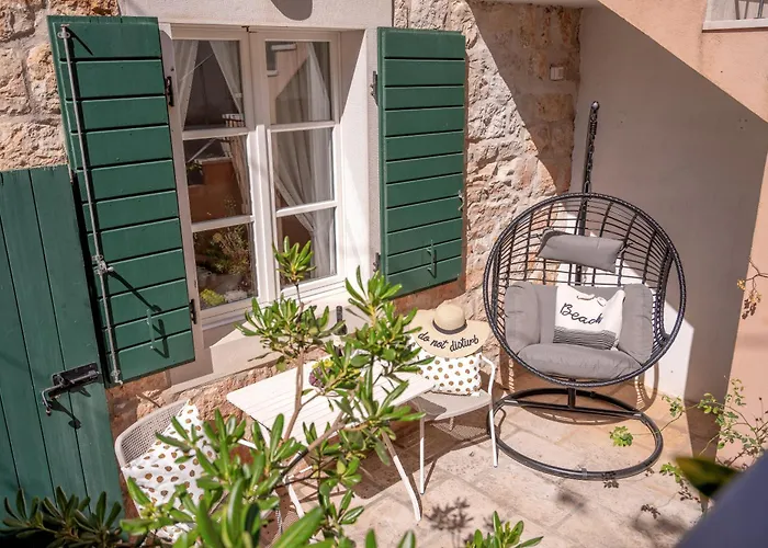 Stonehouse 22 - Zf Hvar *