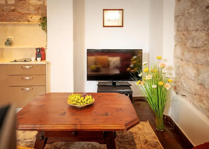 Stonehouse 22 - Zf Hvar