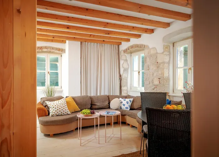 Stonehouse 22 - Zf Hvar *