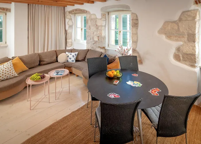 Stonehouse 22 - Zf Hvar *