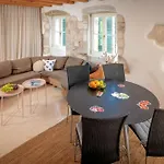 Stonehouse 22 - Zf Hvar *