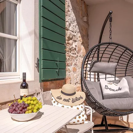 Stonehouse 22 - Zf Hvar هفار