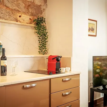 Stonehouse 22 - Zf Hvar * هفار