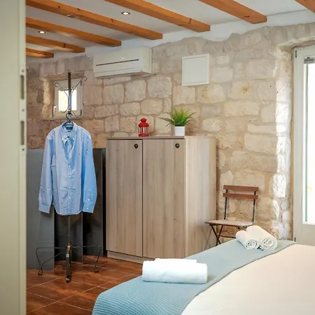 Stonehouse 22 - Zf Hvar هفار