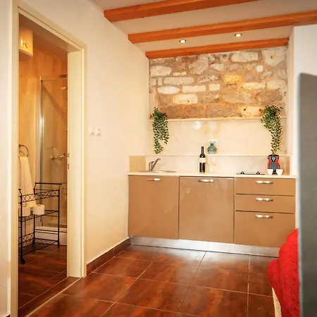 Stonehouse 22 - Zf Hvar Хвар