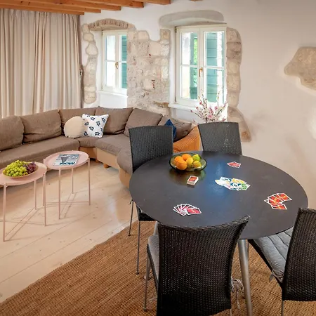 Stonehouse 22 - Zf Hvar *