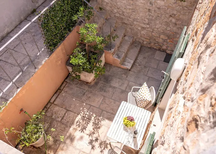 Stonehouse 22 - Zf Hvar