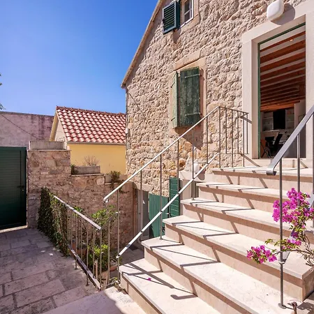 Stonehouse 22 - Zf Hvar *