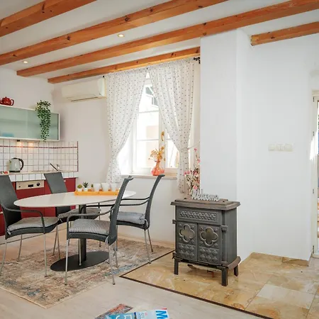 Stonehouse 22 - Zf Hvar